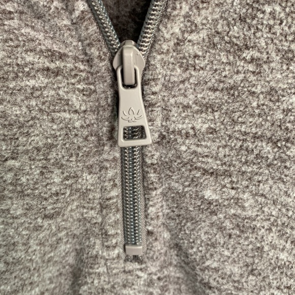 Beyond Yoga "New Terrain" sweatshirt Pullover Top in Raisin Size M - Picture 5 of 12